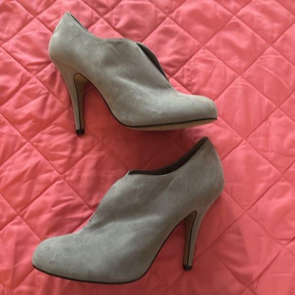 Apt 9 Gray Suede Booties Sz 9 - Picture 2 of 8